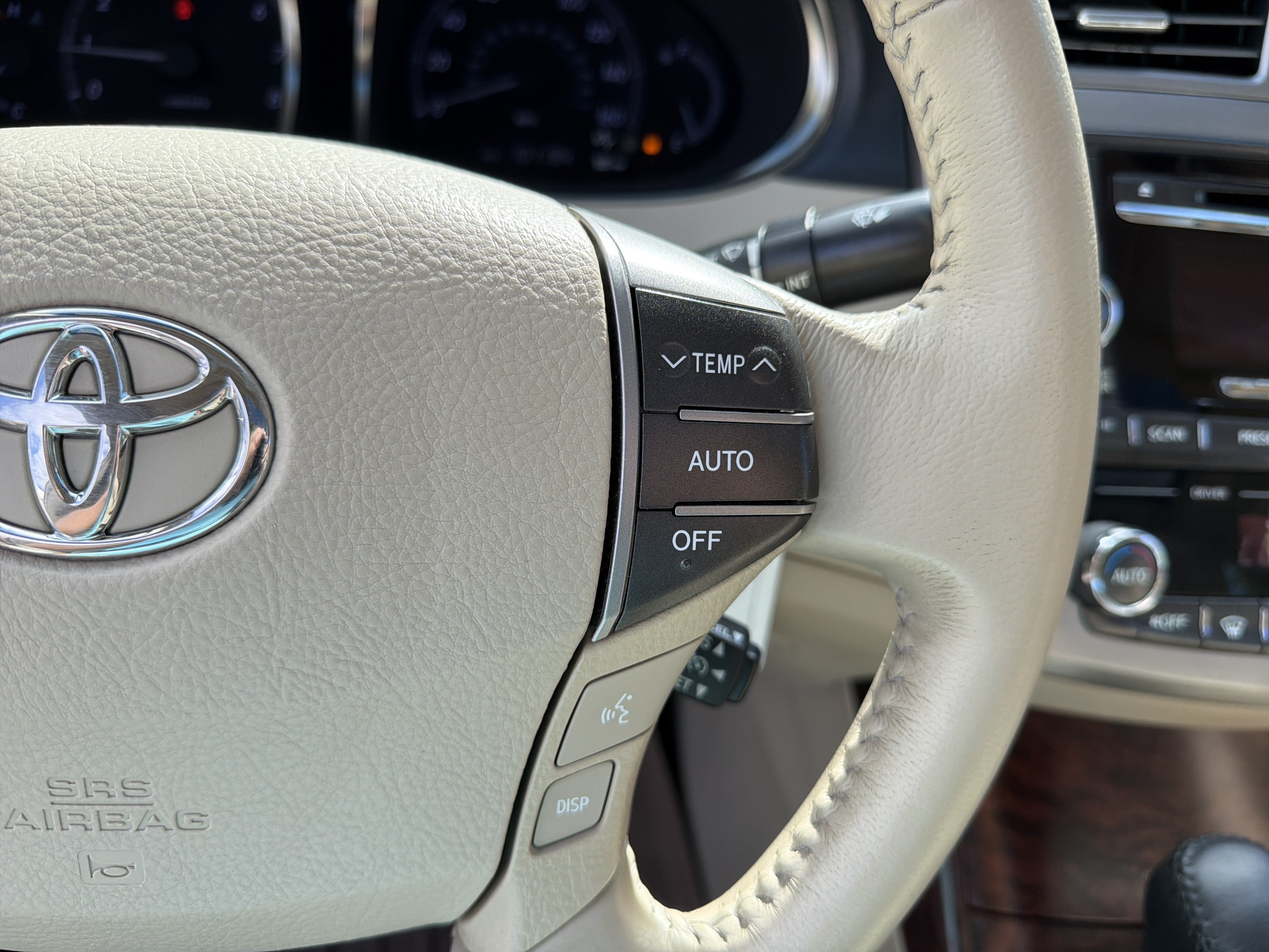 Used 2012 Toyota Avalon FWD image 16