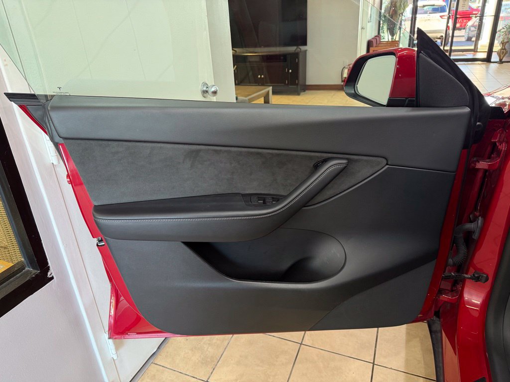 Used 2022 Tesla Model Y Long Range AWD/4WD image 14