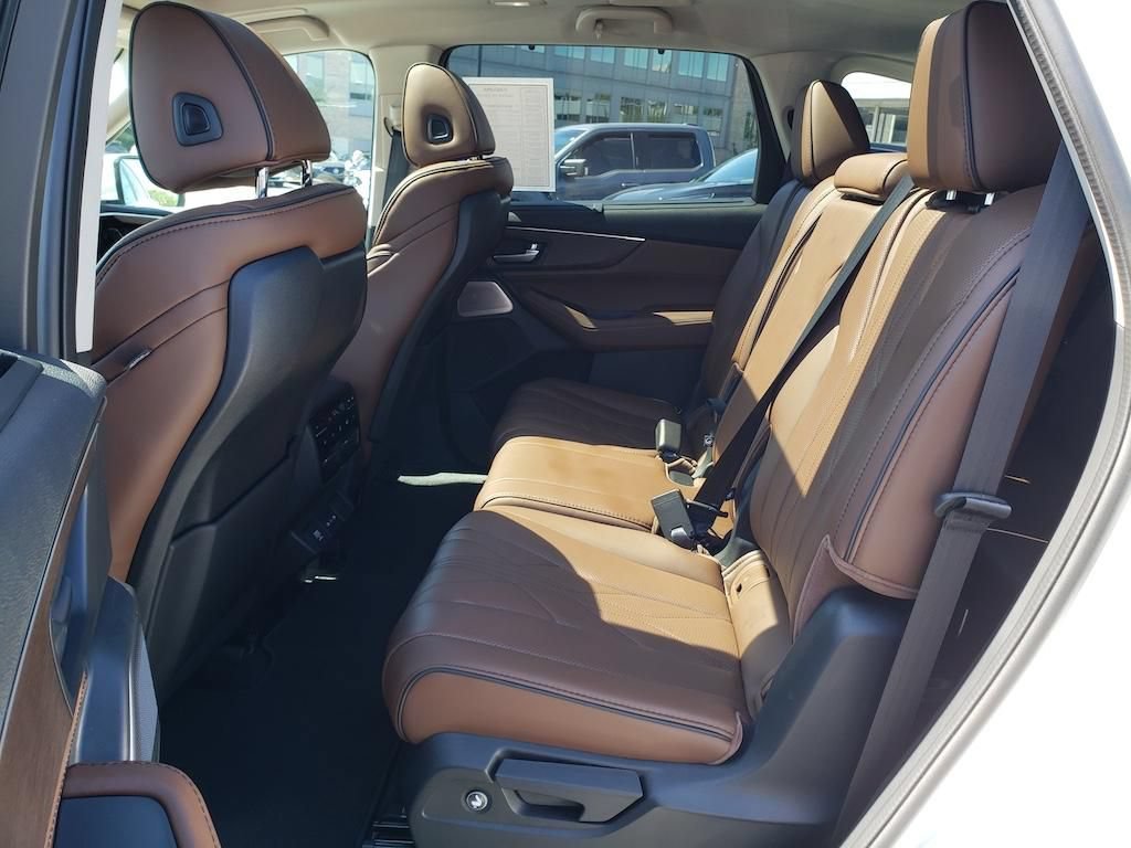 Certified 2026 Acura MDX w/ Advance Package AWD/4WD image 33