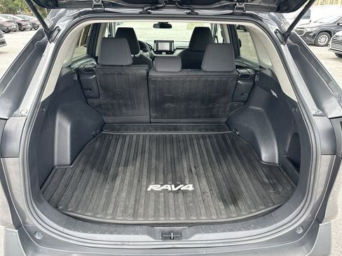 Used 2021 Toyota RAV4 LE AWD/4WD image 24