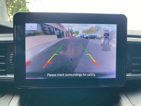 Used 2022 Ford Explorer XLT w/ Equipment Group 202A image 13