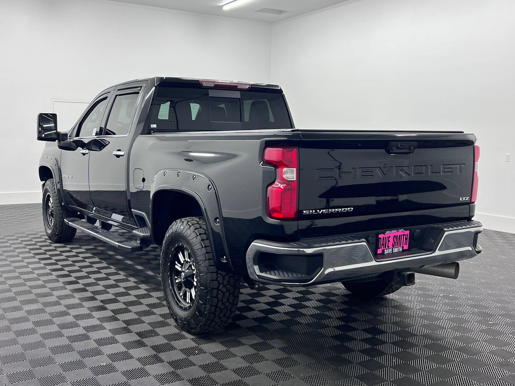 Used 2022 Chevrolet Silverado 2500 LTZ w/ LTZ Convenience Package AWD/4WD image 3