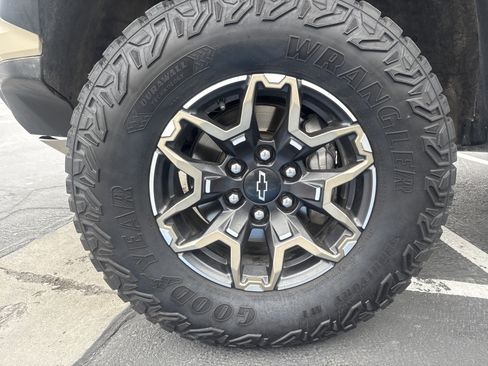 Used 2024 Chevrolet Colorado ZR2 w/ Technology Package image 10