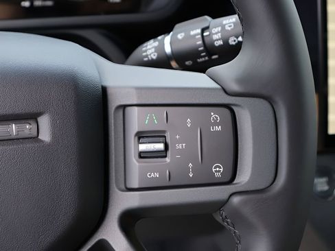 New 2026 Land Rover Defender 110 X-Dynamic SE AWD/4WD image 31