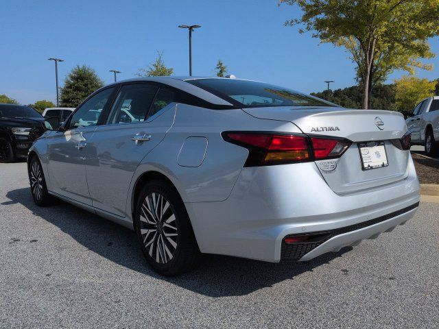 Used 2025 Nissan Altima 2.5 SV FWD image 6