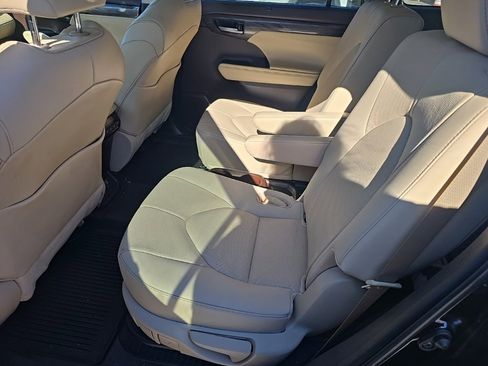 Certified 2021 Toyota Highlander Limited image 12