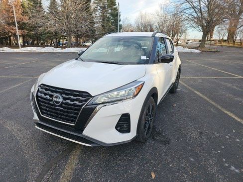 Used 2024 Nissan Kicks SR image 1