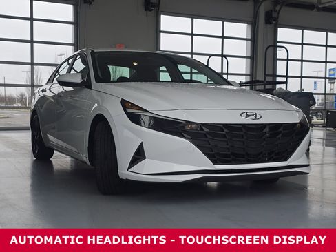 Used 2023 Hyundai Elantra Blue image 3