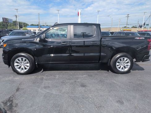Used 2024 Chevrolet Silverado 1500 Custom AWD/4WD image 2