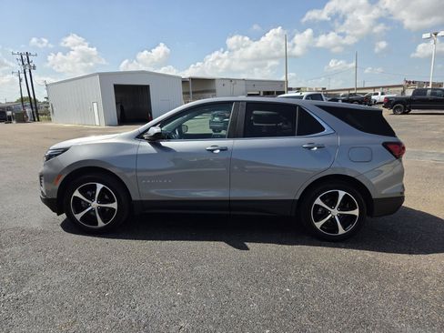Used 2023 Chevrolet Equinox LT FWD image 2