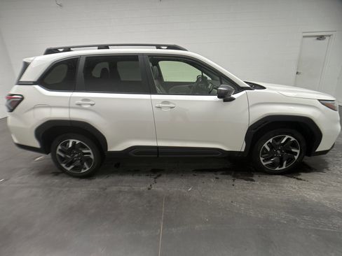 Used 2025 Subaru Forester Limited image 9