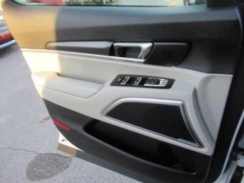 Used 2024 Kia Telluride S image 25