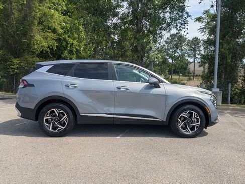 Used 2025 Kia Sportage LX FWD image 2