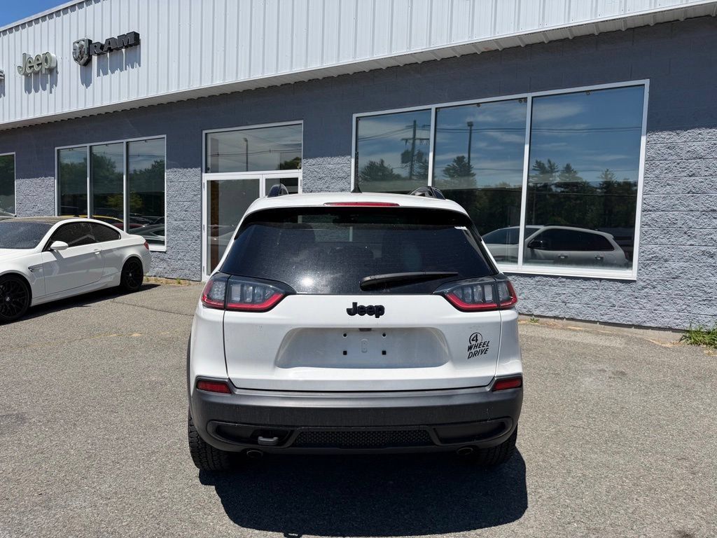 Used 2022 Jeep Cherokee Latitude w/ Sun & Sound Group AWD/4WD image 5