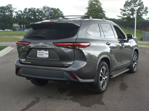 Used 2021 Toyota Highlander XLE FWD image 21