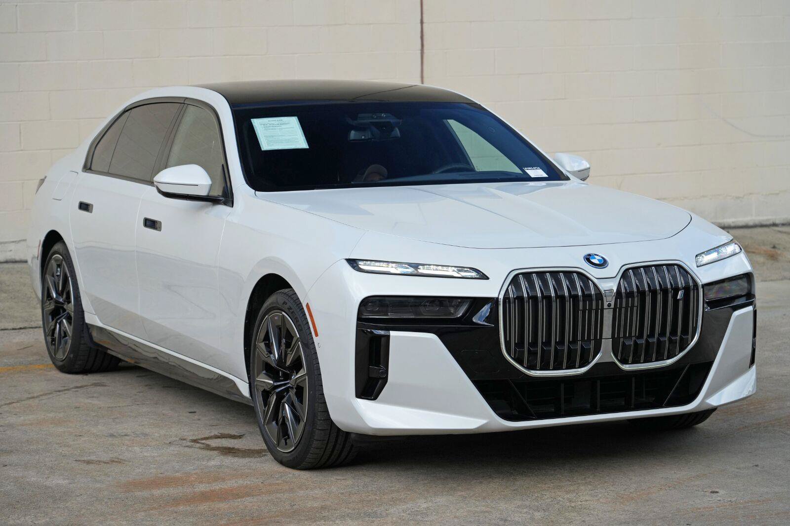 Used 2023 BMW i7 xDrive60 w/ Executive Package 2 AWD/4WD image 63