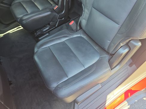 Used 2023 Chevrolet Traverse LT FWD image 15