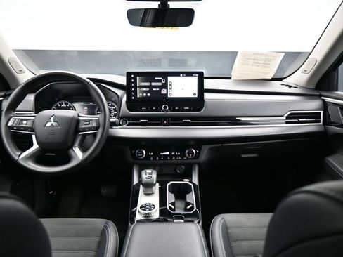 Used 2025 Mitsubishi Outlander SE AWD/4WD image 13