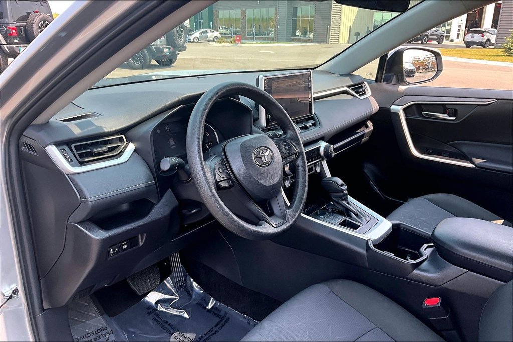 Used 2025 Toyota RAV4 XLE AWD/4WD image 14