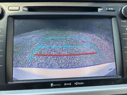 Used 2018 Toyota Highlander XLE w/ Carpet Mat Package (TMS) image 14