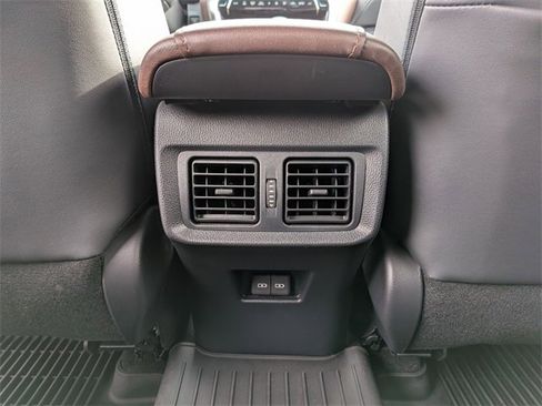 Used 2024 Toyota Venza Limited image 27