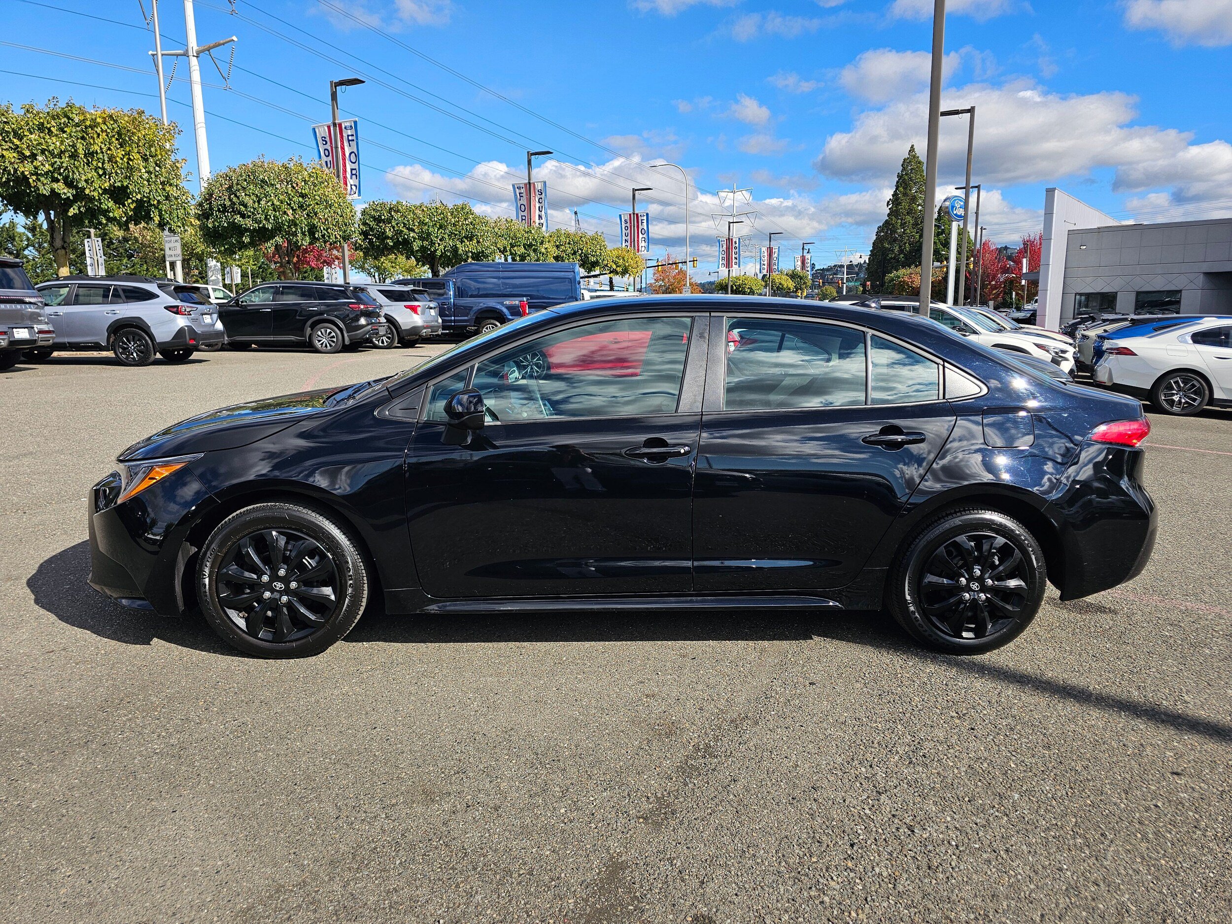 Used 2025 Toyota Corolla LE FWD image 8