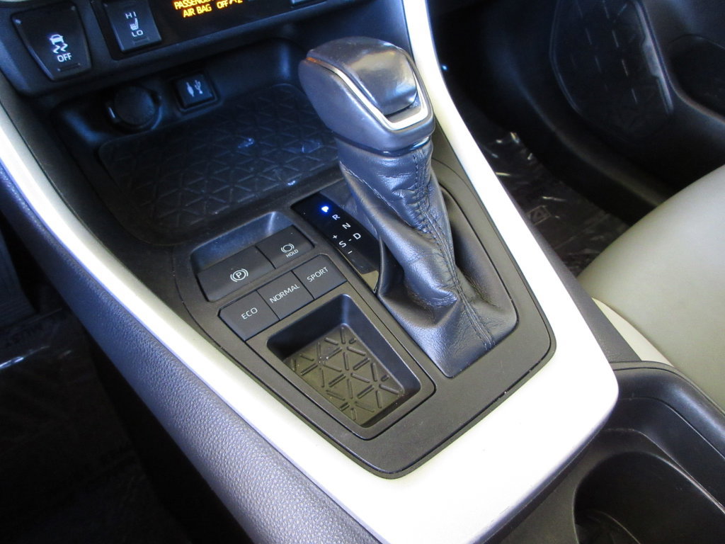 Used 2019 Toyota RAV4 XLE Premium w/ Cold Weather Package FWD image 21