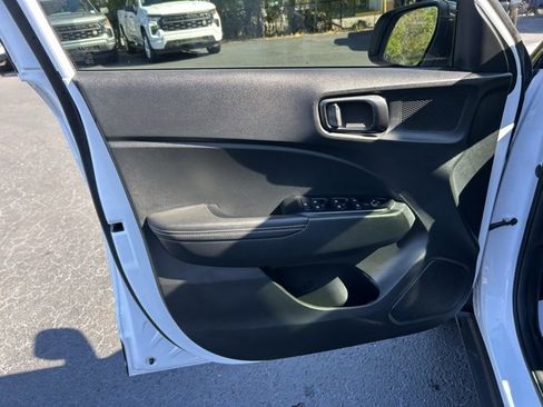 Used 2022 Hyundai Venue Limited image 12