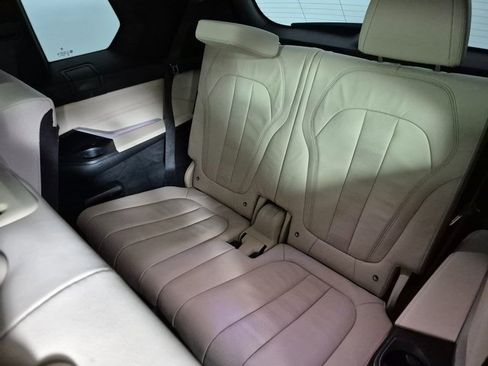 Used 2022 BMW X7 M50i image 26