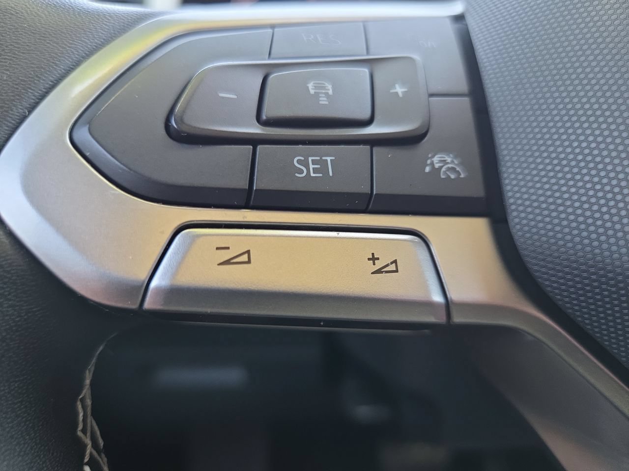 Used 2022 Volkswagen Atlas SEL AWD/4WD image 37