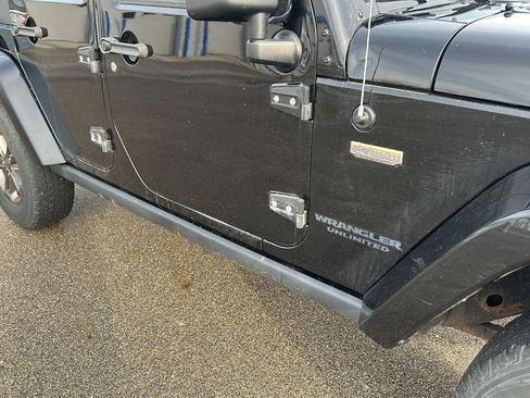 Used 2016 Jeep Wrangler Unlimited Sahara image 7