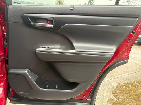 Used 2022 Toyota Highlander XSE image 33