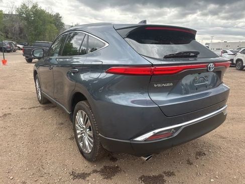 Used 2023 Toyota Venza XLE AWD/4WD image 2
