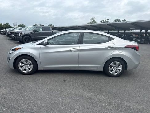 Used 2016 Hyundai Elantra SE FWD image 2