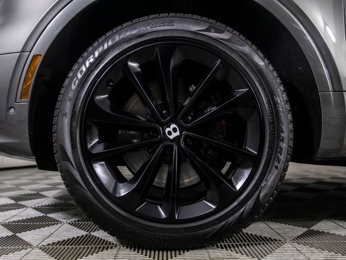 Used 2022 Bentley Bentayga image 14