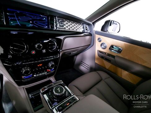 Used 2025 Rolls-Royce Phantom Sedan image 15