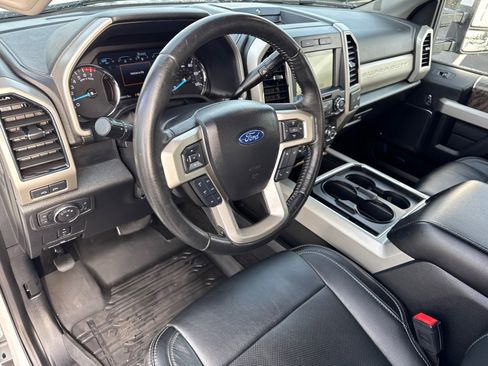 Used 2019 Ford F350 Lariat w/ Camper Package image 15