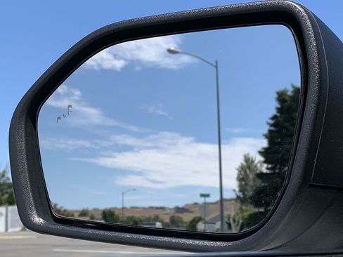 Used 2022 Ford Explorer XLT w/ Equipment Group 202A image 13