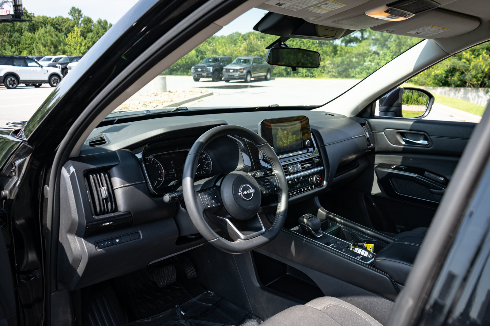 Used 2022 Nissan Pathfinder SV FWD image 13