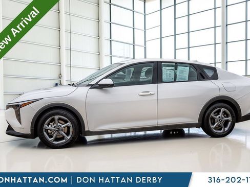 Used 2025 Kia K4 FWD image 2