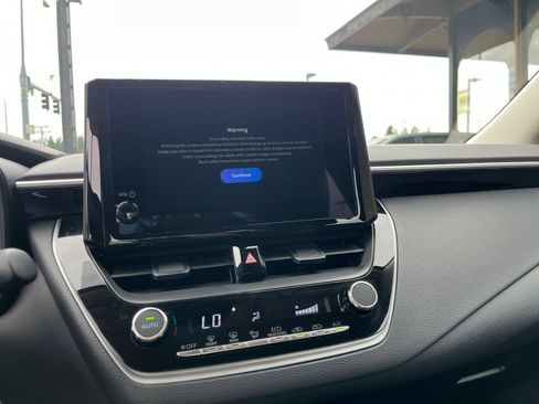 Used 2025 Toyota Corolla LE FWD image 16