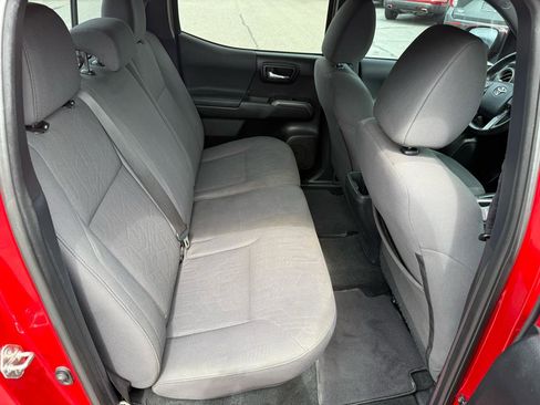 Used 2019 Toyota Tacoma TRD Sport w/ Technology Package RWD image 18