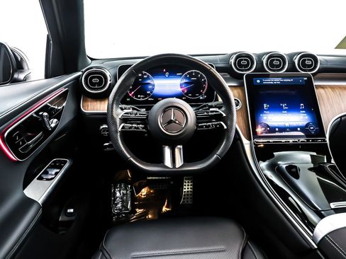 Used 2024 Mercedes-Benz GLC 300 4MATIC w/ AMG Line image 5