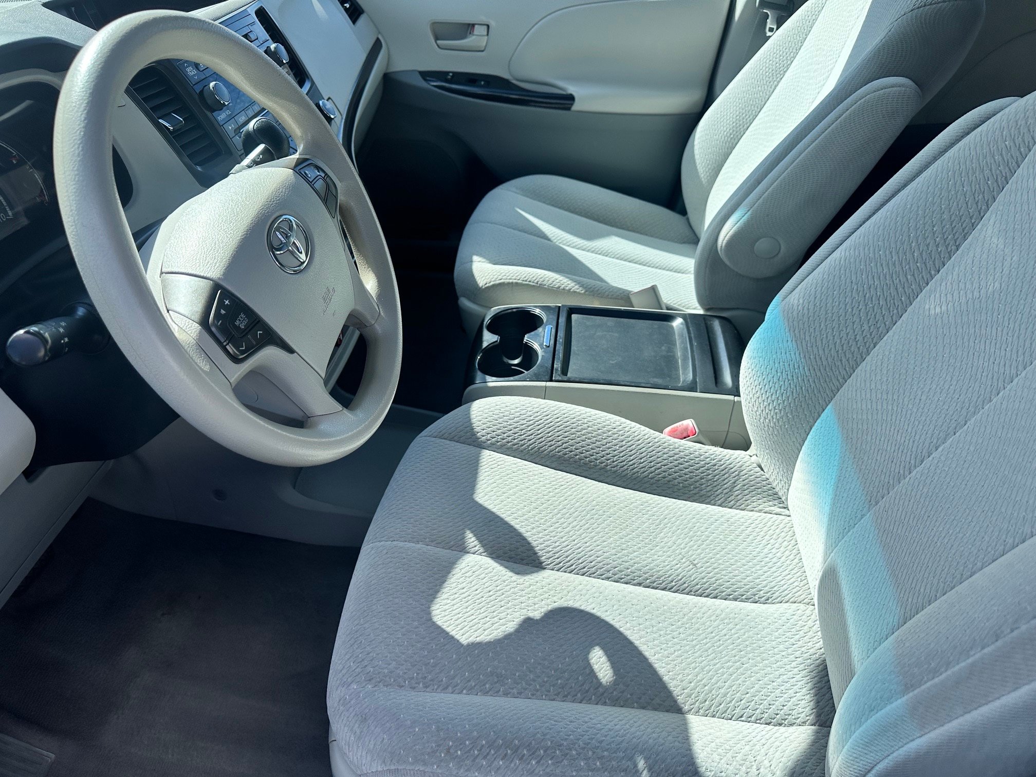 Used 2011 Toyota Sienna LE FWD image 5