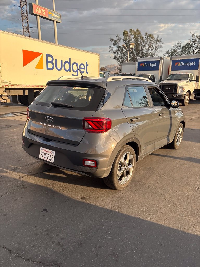 Used 2025 Hyundai Venue SEL FWD image 4