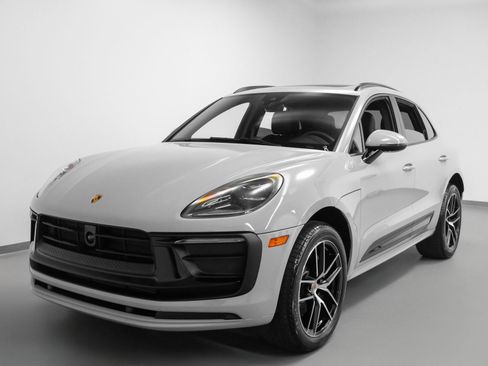 Used 2025 Porsche Macan image 6