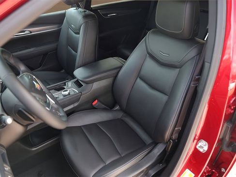 Certified 2024 Cadillac XT5 Luxury image 7