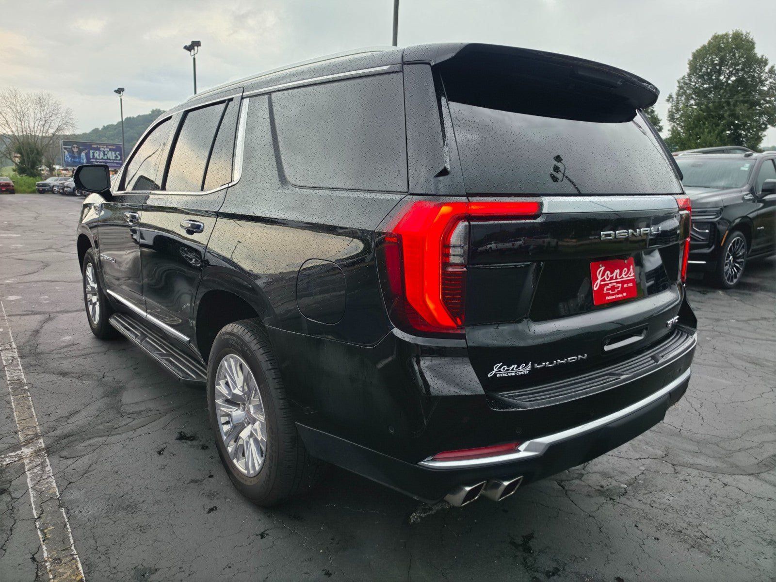 Used 2025 GMC Yukon Denali AWD/4WD image 3
