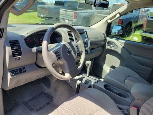 Used 2016 Nissan Frontier SV RWD image 10