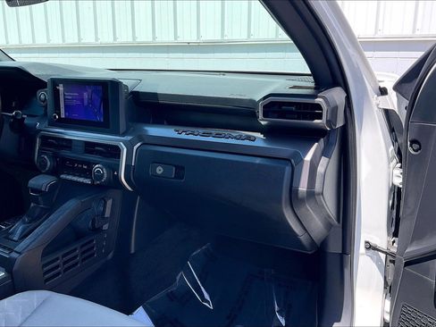 Used 2024 Toyota Tacoma SR5 AWD/4WD image 21
